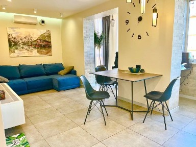 Простора 2к квартира з мінімальним оформленням. Держпрограми ТАК