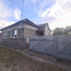 Продається чудовий сімейний будинок в м. Берегове.