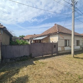 Продається 4-ьох кімнатний будинок в м. Берегове