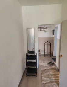 Продається трикімнатна квартира