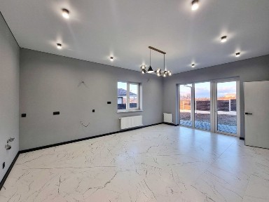 Продаж 1 поверхового будинку з ділянкою на 585 кв. м., 127 кв. м, 3 кімнати, на вул. Межова • ID 33817081