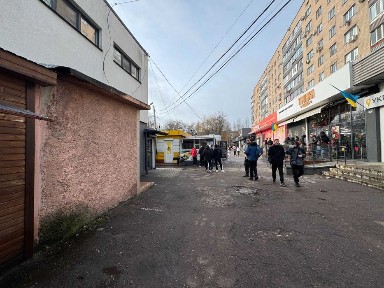 Приміщення/кабінет з водою біля АТБ на 