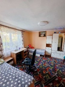 Продається будинок з земельною ділянкою