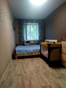 Продам квартиру 3 к у цегляному будинку пр Свободи біля метро