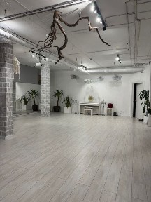 Оренда залу в просторі 75 м Вул. Кузнечна 22 Цоколь з вікнами.