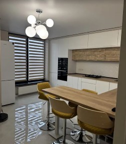 Продаж 2к квартири 70.8 кв. м на пров. Цегельний