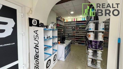 Фасадне приміщення в центрі міста, 15 м2