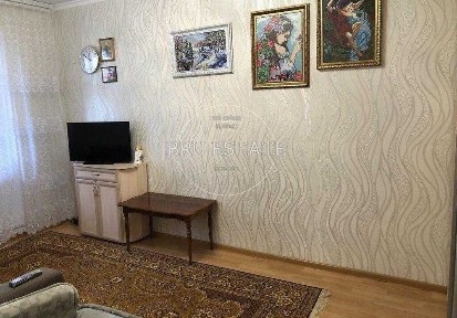 Продаж 1к Милославська Троэщина в житловому стані з меблями