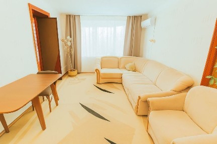 Світла 2 кім кв-ра в гарному стані з Меблями та Технікою !