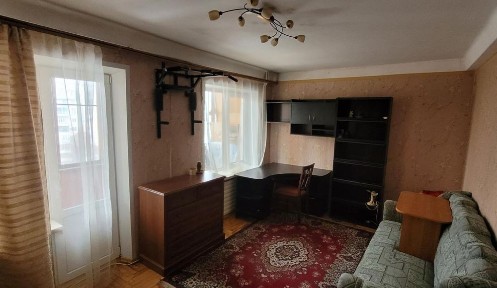 Велика двокімнатна квартира у центрі Бабурки