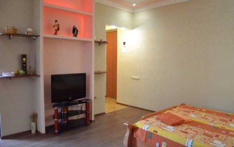 Оренда однокімнатної квартири в Олександрівському р-ні (Соборний 91)