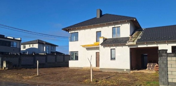 Продам котедж у затишному районі міста!