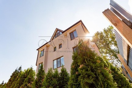 Аренда 3-этажного дома 400 м2 в Козин, Обуховский р-н