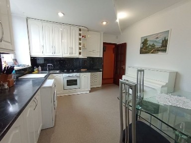 Оренда 3к на Площі Визволення