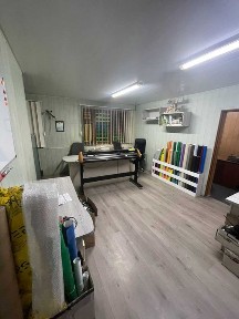 Продается 3-комнатная квартира в центре.