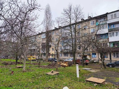 Продам 2 к квартиру на 129 кварталі