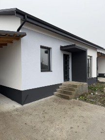 Продаж кутового котеджу з великою територією на масиві Київському!