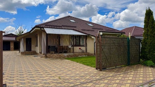 Одноповерховий будинок з ремонтом та гаражем на 12 сотках. Газ