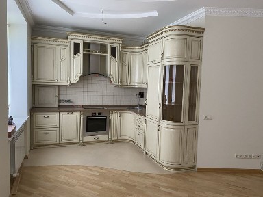 Продам сталінку у самому центрі з автономним опаленням