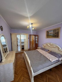 Подобова оренда трикімнатної квартири