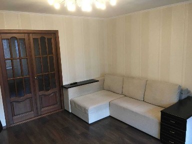 3-кімнатна квартира на середньому поверсі на вулиці Небесної сотні.