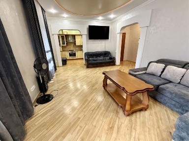 Продам 2 кімнтну квартиру з автономним опаленням вул. Соборна 32