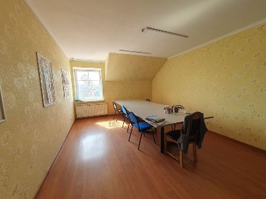 Продам 7к на Озерній біля озера