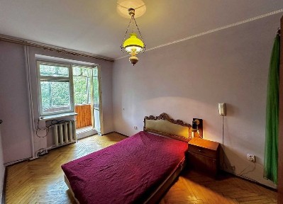 Гарна двокімнатна квартира на Зарічанській