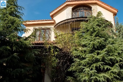 Код: 1906. Трехэтажный дом на 12-й станции Б. Фонтана.