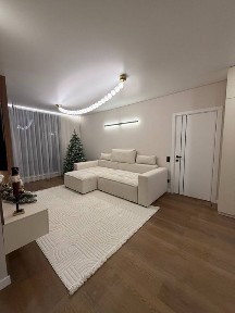 Продам 2-х кімнатну квартиру з ремонтом біля Озера