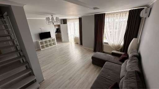 Дворівнева 3 кім квартира, Продається.