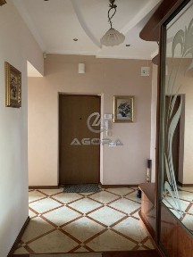 Простора квартира в центрі міста на Береговій