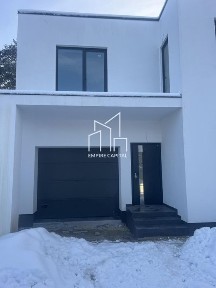 Котедж у центрі Брюховичів