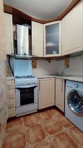 1 к. метро Чернігівська, вул Братиславська 4, Кіото, Малишко