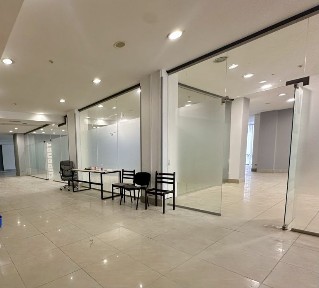 Оренда приміщення 1325 м2, центр, можна поділити