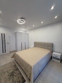 Оренда в центрі (закритий свій двір) світло є постійно.