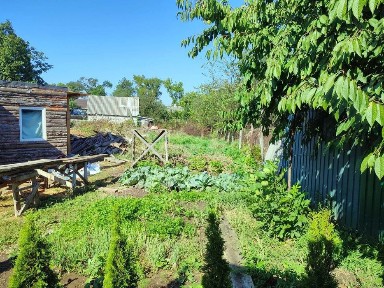 Частина Будинку біля Тролейбусної зуп. Інститут Зв'язку. ТРЦ 