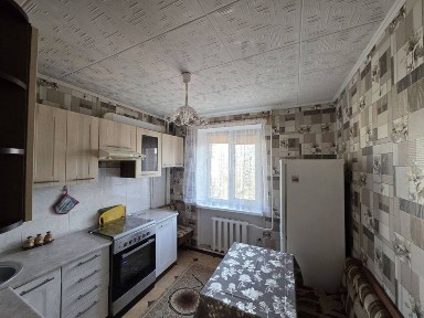 Здам 1 к квартиру на Таїрово Корольова. Простора. Два дивани