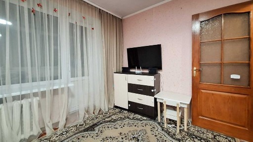 Продам однокімнатну квартиру по вул. Князя Острозького, 8.