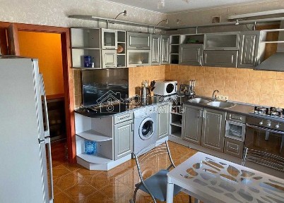 Продаж 3 кім. квартири метро Захисників України