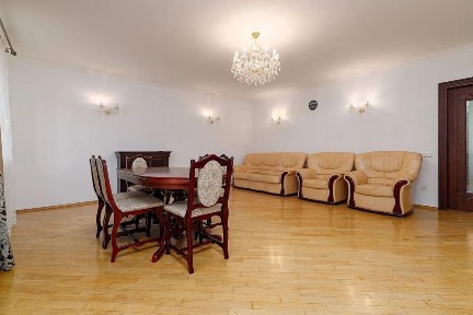 2к. кв. з євроремонтом, Сихів