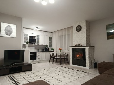 Продається котедж з ремонтом та гаражем