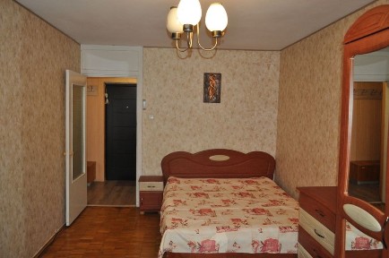 Однокімнатна, метро Оболонь, Оболонська площа 3