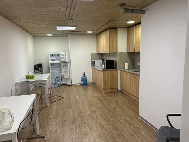 Офісне приміщення під оренду, фасадний вхід / 255кв. м.