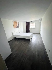 Сдам без посредн 2х комн кв. Раздельные спальни.