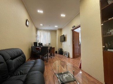 Продам помещение под офис или салон у парка Победы / Генератор