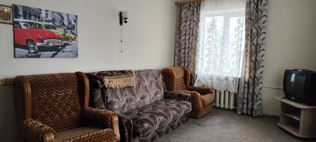 Оренда квартири на середньому поверсі вул. Київська район ЦУМа