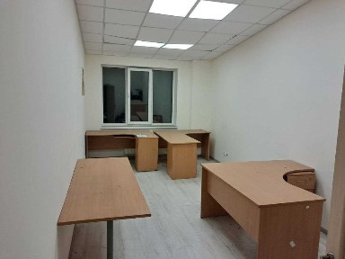 Окремий кабінет у бізнес-центрі на Подолі (вул. Костянтинівська, 75)