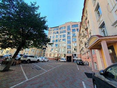 Оренда офісу в БЦ на Кудрявському узвозі (71 м2)