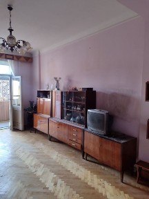 Продаж 1-кімнатної квартири (сталінка) вул. Героїв УПА